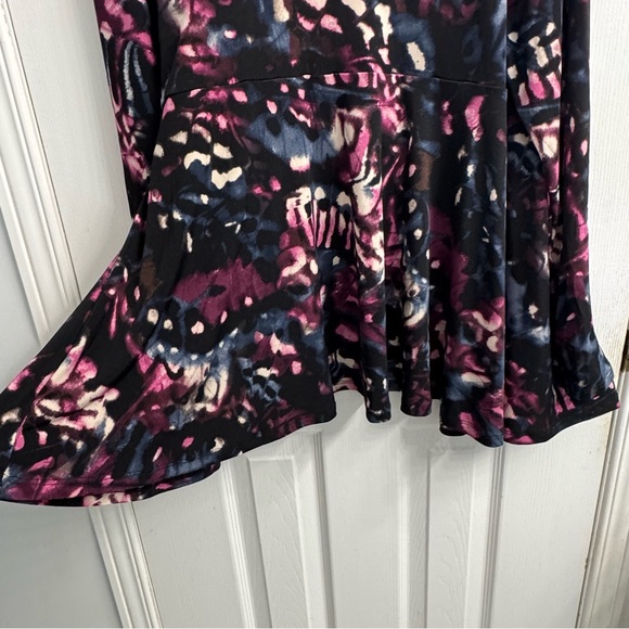 Torrid Women's Studio Knit Surplice Wrap Long Sleeve Top in Black Print - Size 2 - Picture 9 of 9